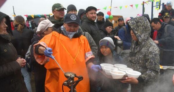 Ухой и традиционными лепёшками отметили День рыбака в столице Чукотки