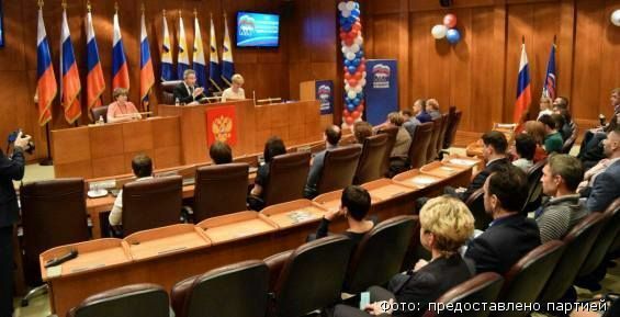 Единороссы округа поддержали решение Путина участвовать в выборах президента