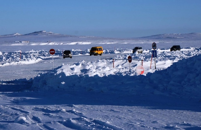 Две ледовые переправы начали работать на Анадырском лимане
