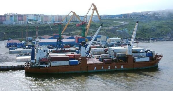 "Лев Яшин" стал первым судном навигации-2022 в порту Анадыря