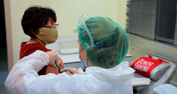Более 30 тысяч жителей Чукотки планируют привить от гриппа этой осенью