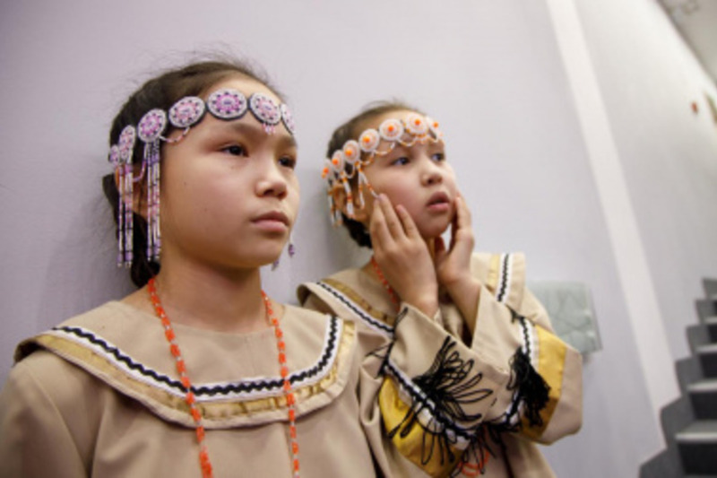 Жителей Чукотки отметили федеральными и региональными наградами к Международному дню коренных народов мира