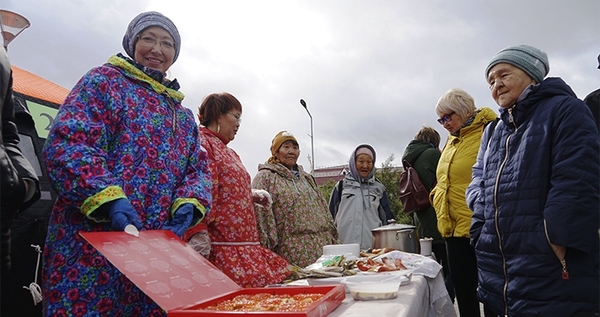 Блюдами из языка кита и моржа угощали на гастрономическом празднике в Анадыре