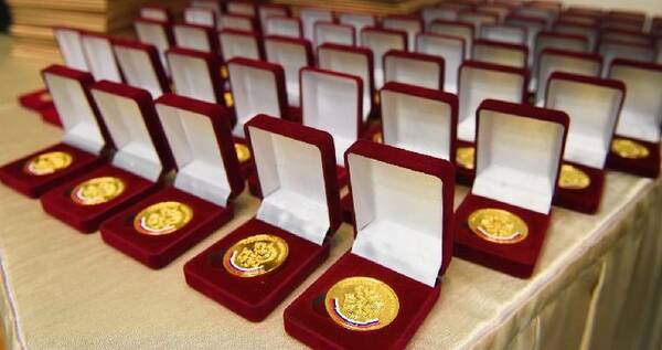 Каждый пятнадцатый выпускник на Чукотке окончил школу с медалью