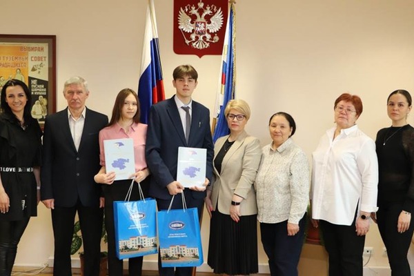 Финалистов законотворческого конкурса наградили в Думе Чукотки