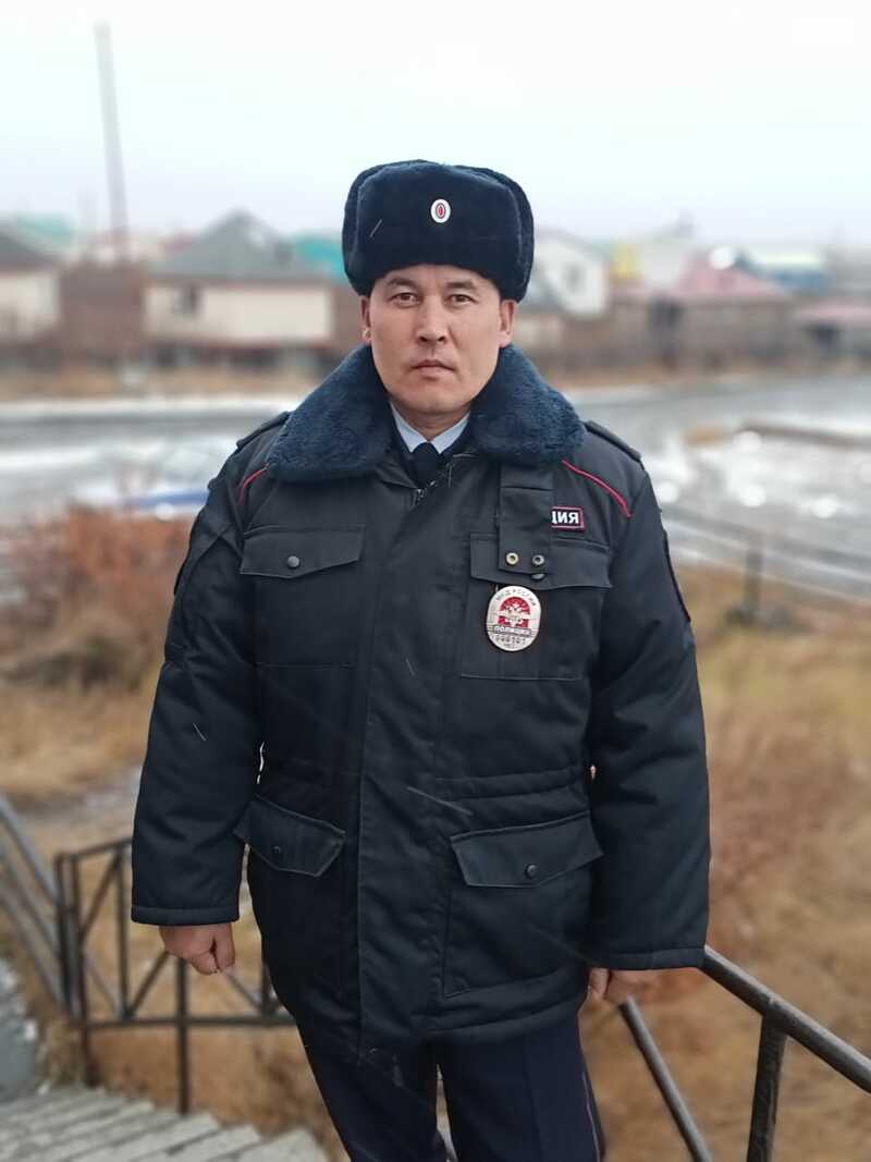 Участковый уполномоченный полиции Руслан Бейсембаев из села Канчалан продолжает борьбу за звание «народного участкового» во всероссийском конкурсе