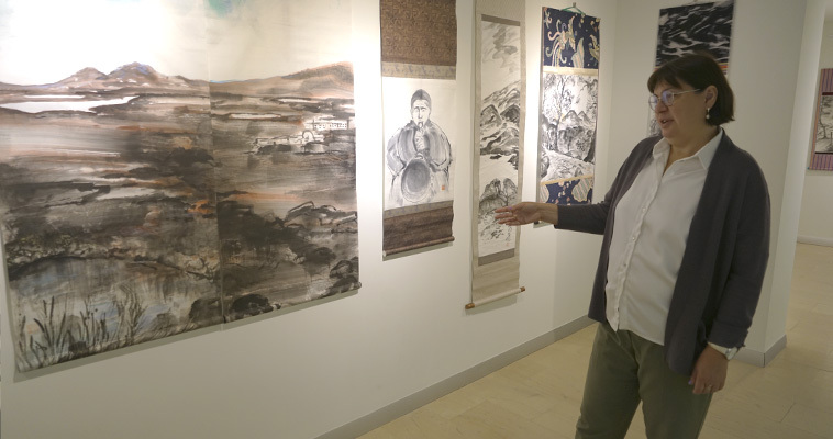 Чукотские пейзажи в технике "суйбокуга" представили посетителям анадырского музея