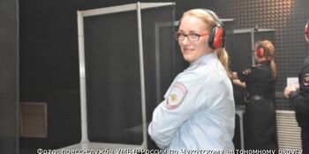 Чукотские правоохранительницы посоревновались в стрельбе