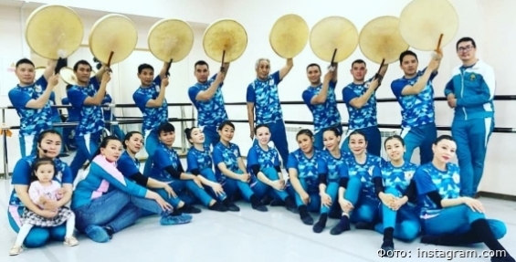 Артисты чукотского ансамбля "Эргырон" проводят онлайн-репетиции 