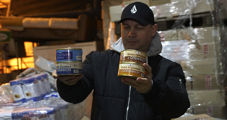 Партию консервов из оленины передали производители Чукотки бойцам СВО