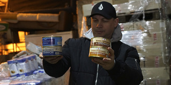 Партию консервов из оленины передали производители Чукотки бойцам СВО