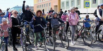 Велопробег и рисунки на асфальте: как проходит День защиты детей на Чукотке