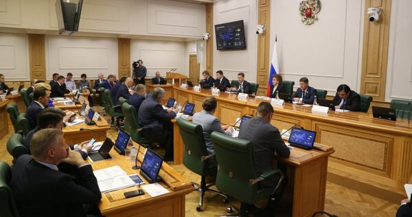 Представители округа выступили в Совфеде на совещании по вопросам северного завоза