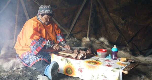 Кормление огня и чукотские деликатесы: Праздник Кильвей провели в селе Тавайваам