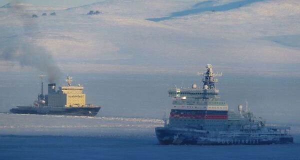 Следующий из Певека в Архангельск караван судов достиг Карского моря