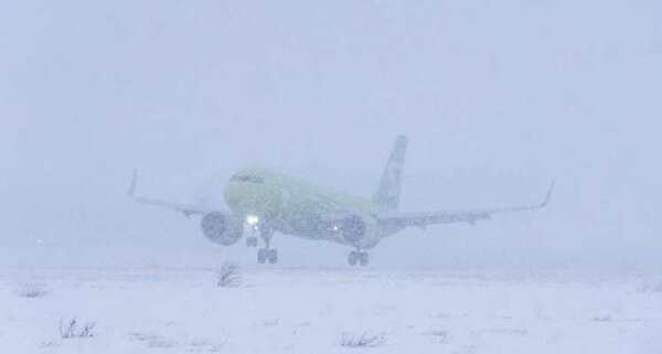 Штормовой ветер нарушил авиасообщение с главным аэропортом Чукотки
