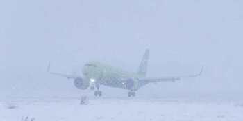 Штормовой ветер нарушил авиасообщение с главным аэропортом Чукотки