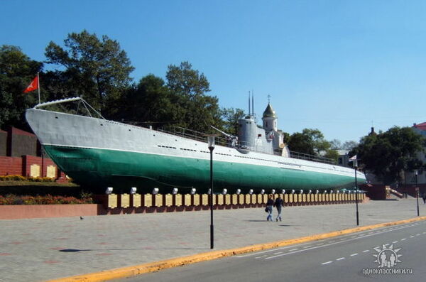 Подводная лодка-музей. Карабельная набережная.