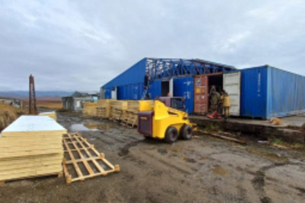 В Лорино завершается строительство завода по переработке продукции морского зверя