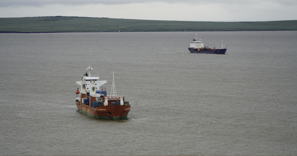 Штормовой ветер приостановил работу Анадырского морпорта
