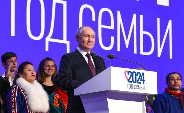 Владимир Путин дал старт Году семьи в России 