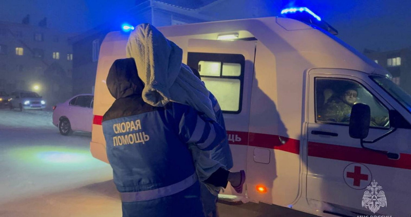 Из-за пожара в квартире многоэтажки в Анадыре эвакуировали жильцов подъезда