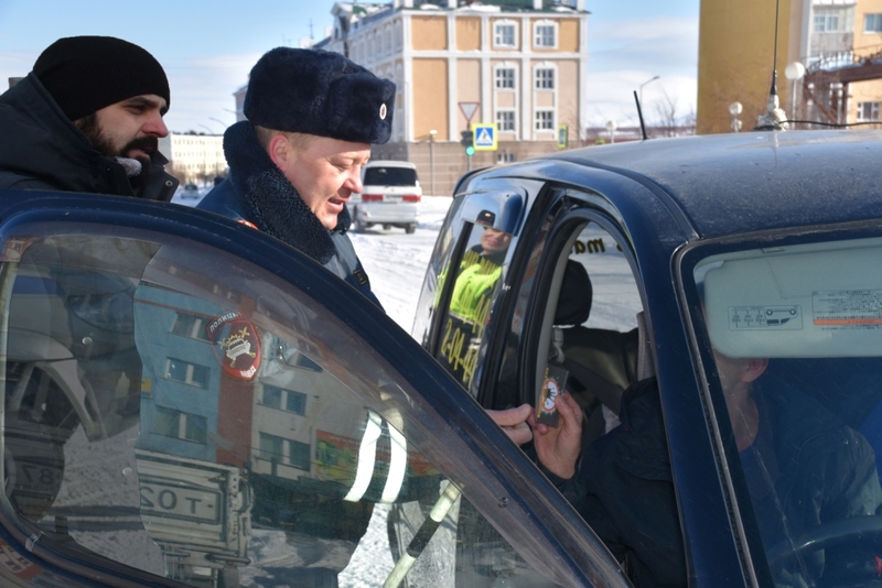 На Чукотке общественники совместно с сотрудниками окружной Госавтоинспекции присоединились к акции «Сообщи, где торгуют смертью»
