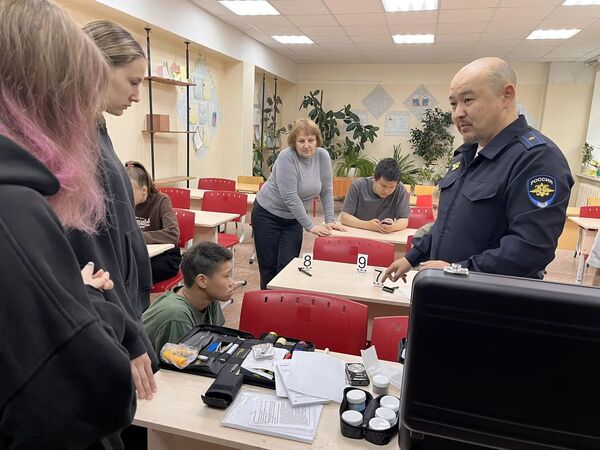 В детском лагере, расположенном в п.Проведения, полицейские провели познавательное мероприятие для детей и подростков