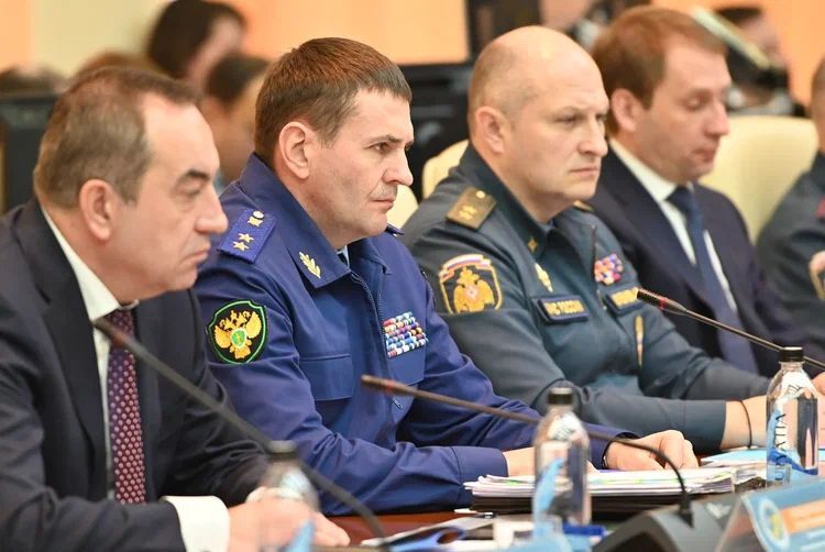 Вопросы состояния законности в сфере защиты регионов Дальнего Востока и Сибири от паводков и пожаров сегодня обсуждены в г. Улан-Удэ Республики Бурятия