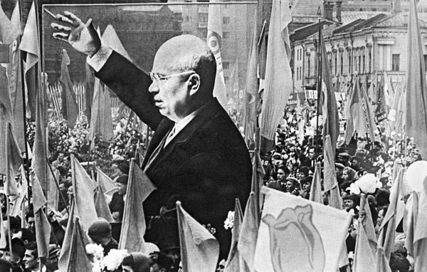 Никита Хрущев подмял под себя всех. А кончилось тем, чем и должно…