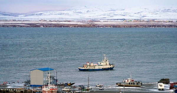 Снег и ветер внесли корректировки в работу аэропорта и морпорта в Анадыре