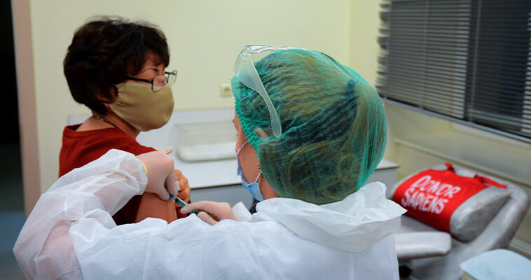 Порядок начисления выплат за вакцинацию от COVID-19 изменён на Чукотке