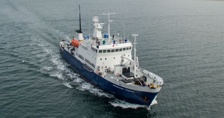 Сезон морских круизов на Чукотке открыл "Профессор Хромов"