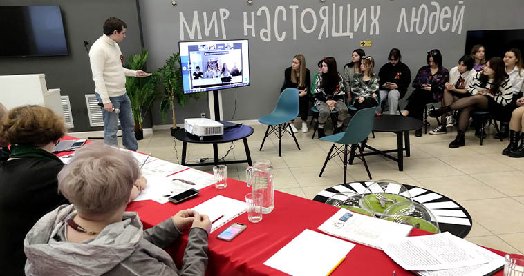 Экзамен в "Ивановской летной школе" сдали школьники Анадыря,  Якутска и Угольных Копей