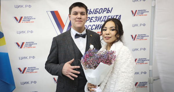 На Чукотке молодожёны сразу из ЗАГСа пошли выбирать президента