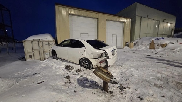 В Анадыре водитель легкового автомобиля совершил ДТП и скрылся с места происшествия