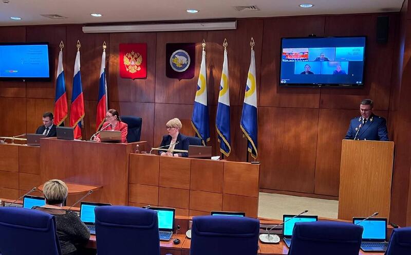 По инициативе прокурора округа законодательно закреплены система мер, направленных на защиту несовершеннолетних от угрозы алкогольной зависимости, и вопросы ресоциализации лиц, отбывших уголовные наказания