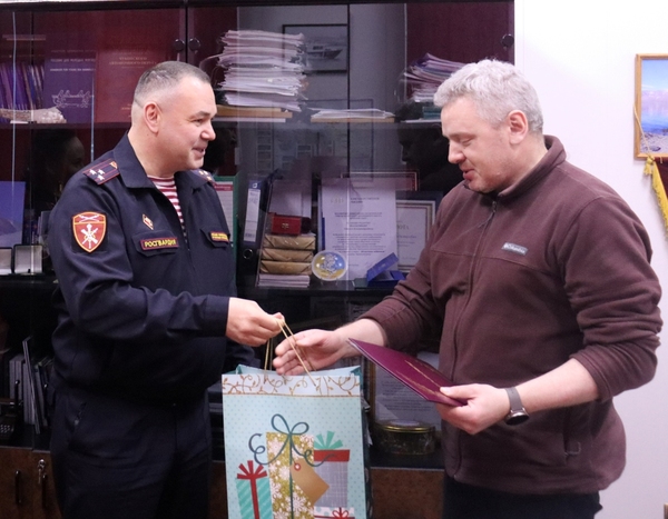 В Анадыре Росгвардия поздравила издательство «Крайний Север» с профессиональным праздником