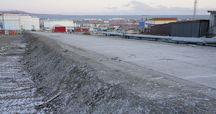 Бетонирование новой городской дороги завершили в Анадыре