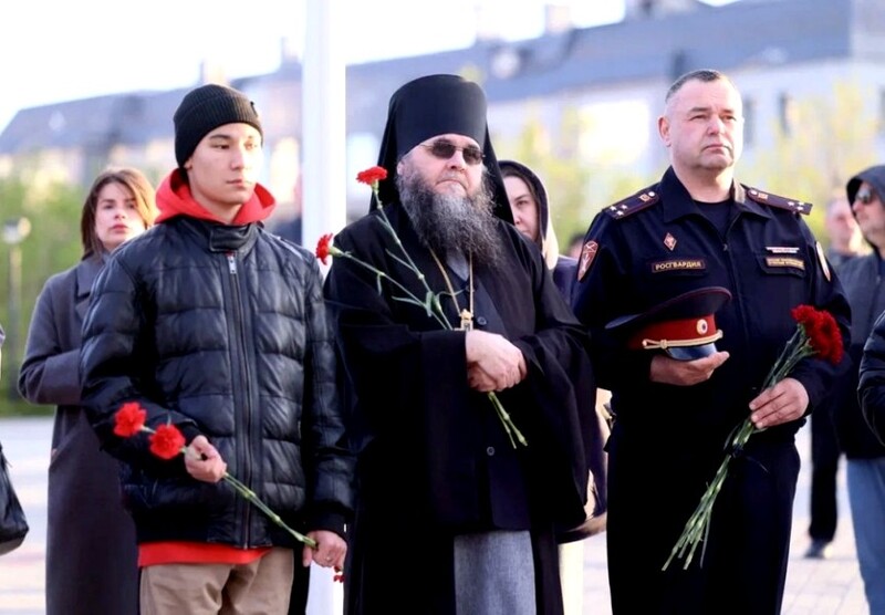 Чукотская земля помнит: Росгвардейцы зажгли «Свечу памяти»  в День памяти и скорби 