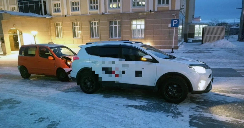 ДТП с участием такси произошло в центре Анадыря