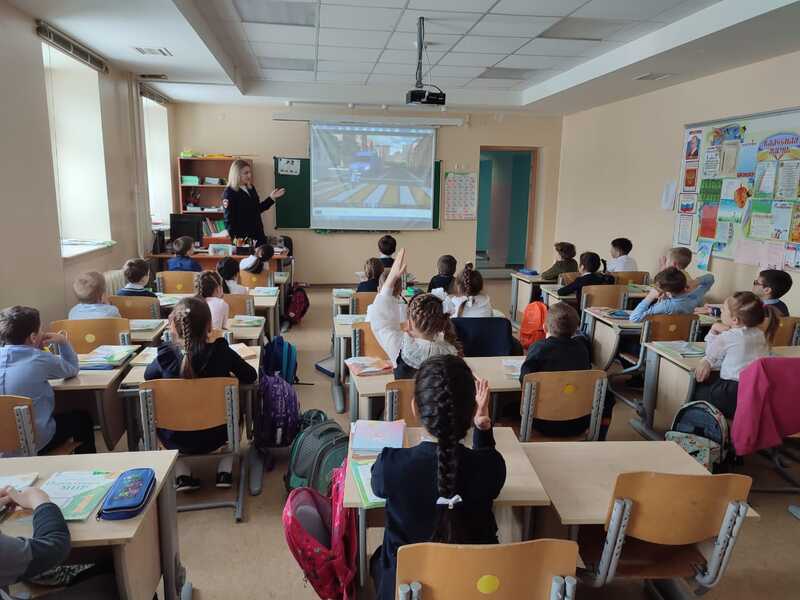 В Анадыре в рамках акции «Юный пешеход» Госавтоинспекторы встретились с первоклассниками