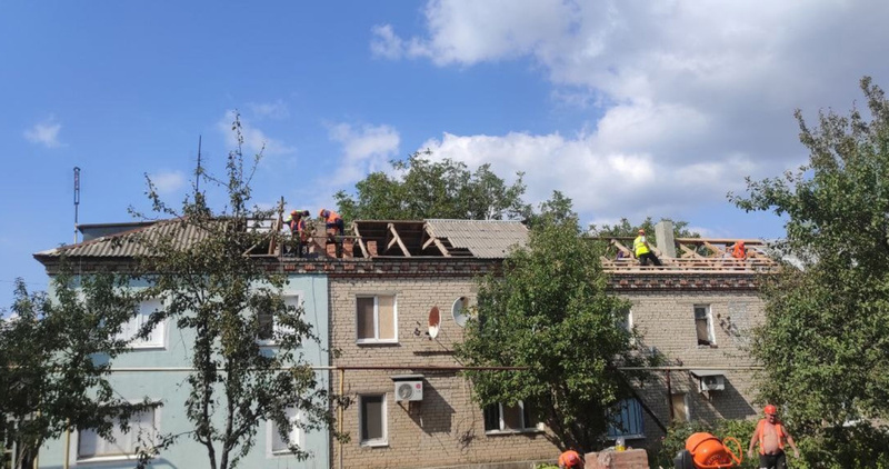 Амбулаторию и кровли многоэтажек восстановит Чукотка в посёлке Новолуганское