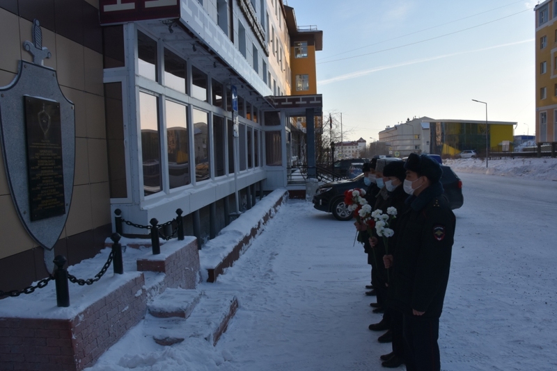 В окружной столице почтили память сотрудников, погибших при исполнении служебных обязанностей