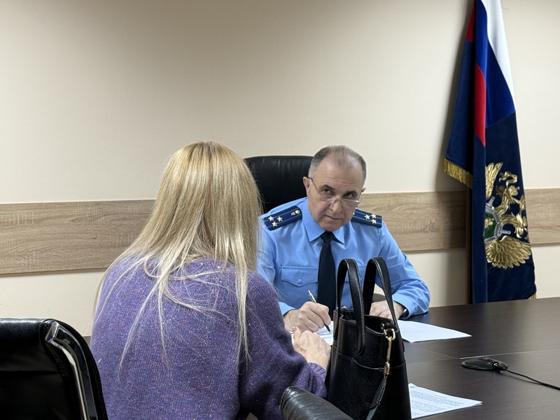 Исполняющий обязанности прокурора округа Артур Махов провел личный прием граждан