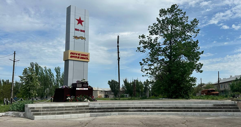 Чукотка восстановила памятник на братской могиле советских воинов в Новолуганском