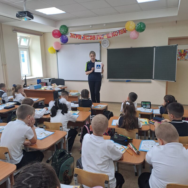 В Анадыре прошло профилактическое мероприятие «Школьный путь» с участием инспектора ГИБДД