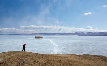 На Чукотке открыли зимник по льду Восточно-Сибирского моря