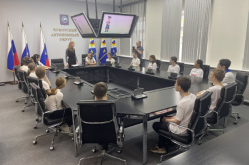 Первое рабочее совещание провели воспитанники лагеря в Правительстве ЧАО