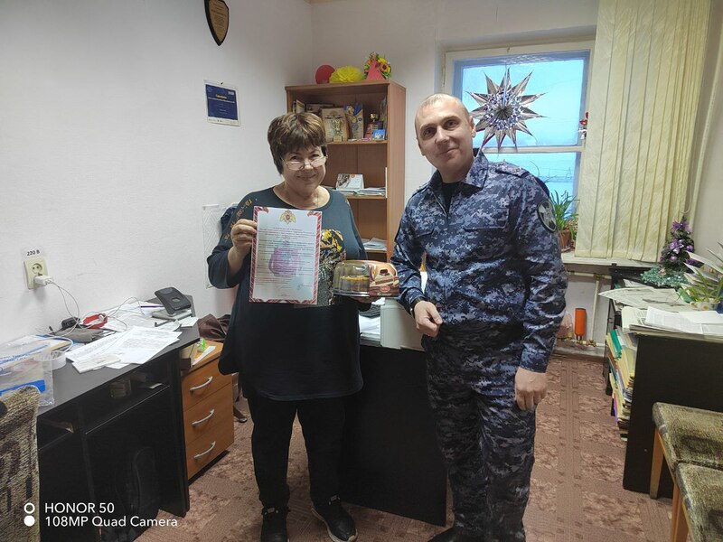 Редакторов газеты Чаун-Чукотки и Эгвекинота поздравили росгвардейцы